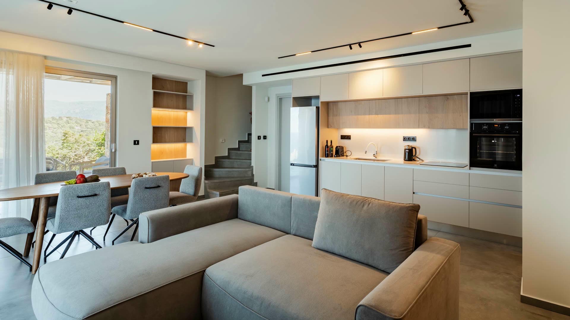 Living & Kitchen